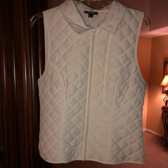 Quilted Vest - LIKE NeW! - Picture 3 of 4